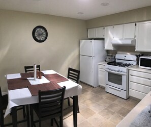Fridge, microwave, oven, stovetop - Quiet 2-Bed, 2-Bath in Eureka with Yard, Garage & EV Charger (Eureka)