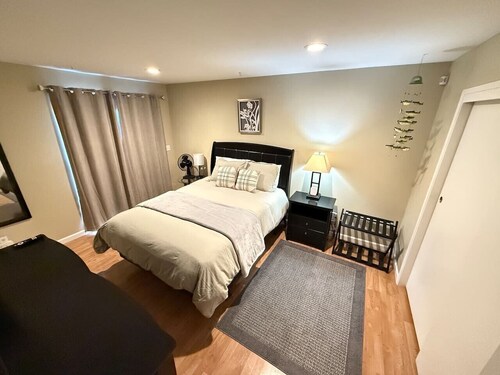 Quiet 2BR • Garage • Yard • EV Charger – Eureka