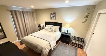 Quiet 2BR • Garage • Yard • EV Charger – Eureka