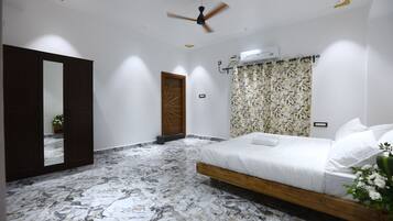 5 bedrooms, WiFi, bed sheets