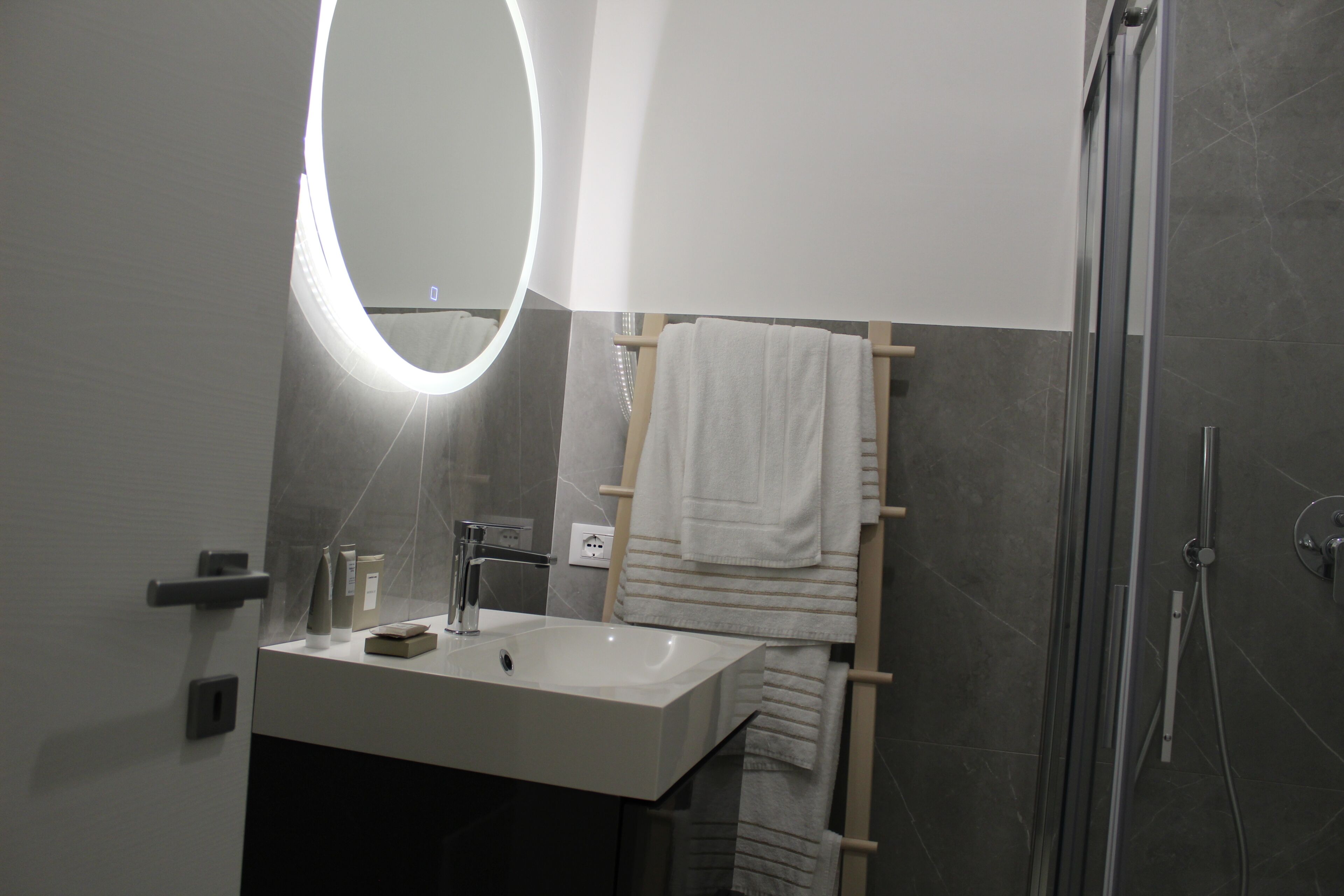 Deluxe Apartment, City View | Bathroom | Bidet