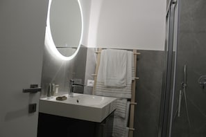 Deluxe Apartment, City View | Bathroom | Bidet