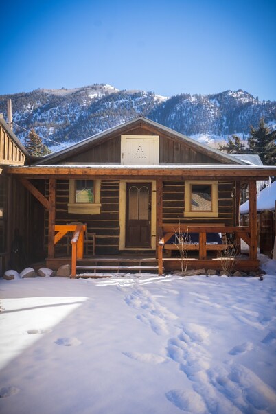 Cabin Charm Meets Modern Mountain Life