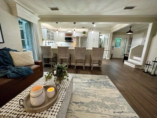 Newly listed Waterfront Townhouse in Old Naples