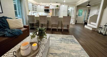 Newly listed Waterfront Townhouse in Old Naples