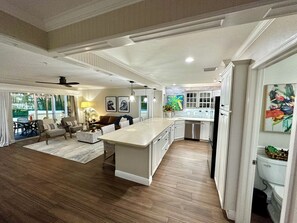 Interior - Newly listed Waterfront Townhouse in Old Naples (Naples)