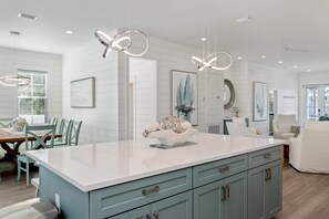 Dining - NEW - Symphony! Sleeps 18! Pool! Golf Cart (Santa Rosa Beach)