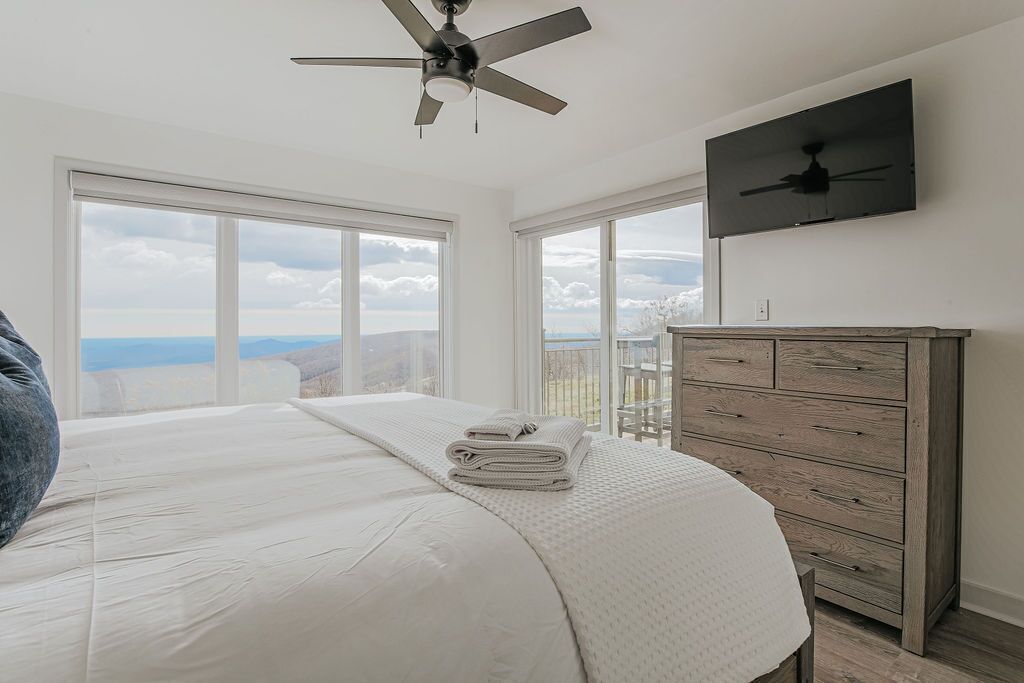 1 bedroom, in-room safe, iron/ironing board, WiFi (free)