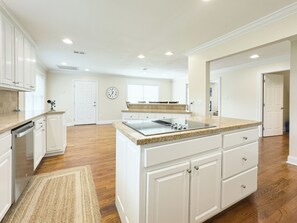 Private kitchen - Pass Christian Waterfront Retreat: Perfect for Relaxation & Outdoor Fun (Pass Christian)