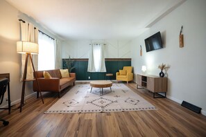 Smart TV - The Maple Cottage (Caseyville)