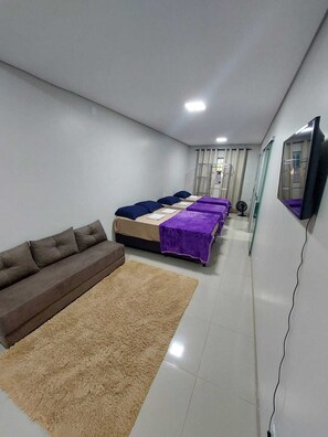 1 bedroom, iron/ironing board, free WiFi, bed sheets - Big Family Room for 6 people, with kitchen and private bathroom, pets allowed. (Setor Village Formosa)