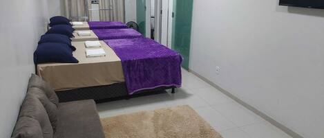 1 habitación, tabla de planchar con plancha, wifi gratis y ropa de cama