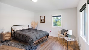 3 bedrooms, iron/ironing board, WiFi, bed sheets - Spacious and Modern North Fork Home Close to Multiple Wineries, Perfect for... (Cutchogue)