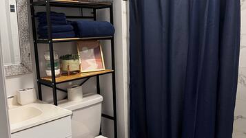 Serviettes fournies, savon, papier toilette