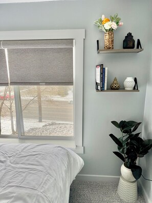4 bedrooms, desk, iron/ironing board, WiFi