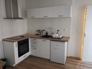 Private kitchen - Charming studio apartment in lovely Strasbourg with WiFi (Strasbourg)