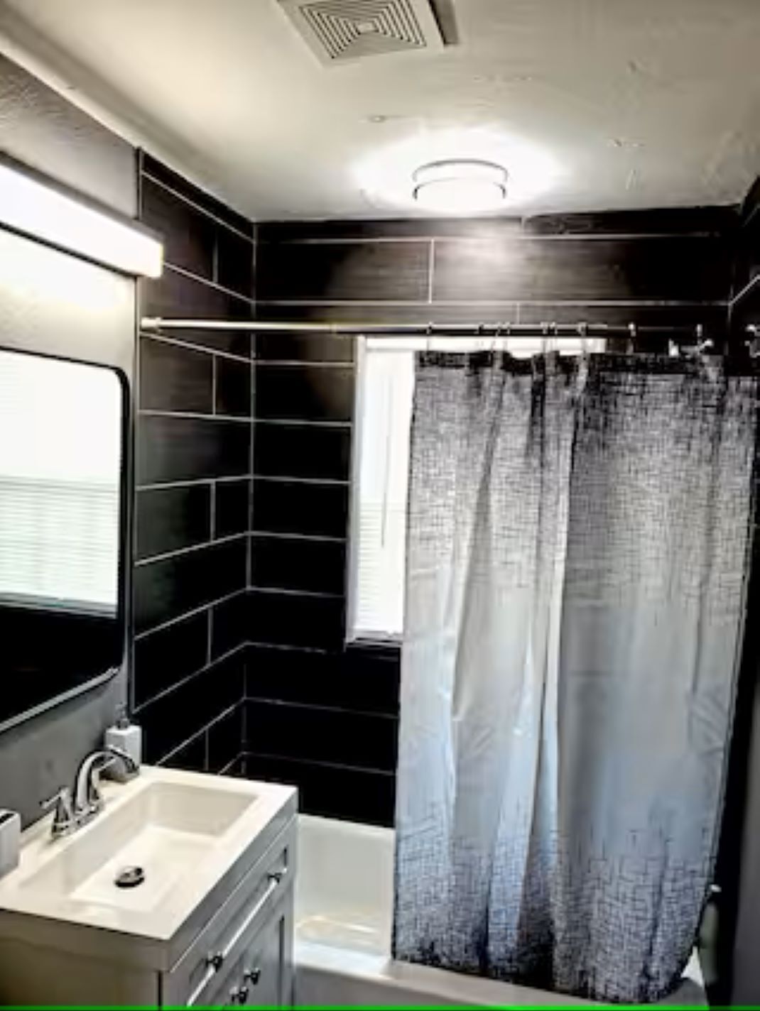 Toalhas de banho, papel higiênico