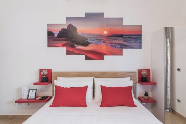 1 Schlafzimmer, Zimmersafe, Schreibtisch, Bügeleisen/Bügelbrett