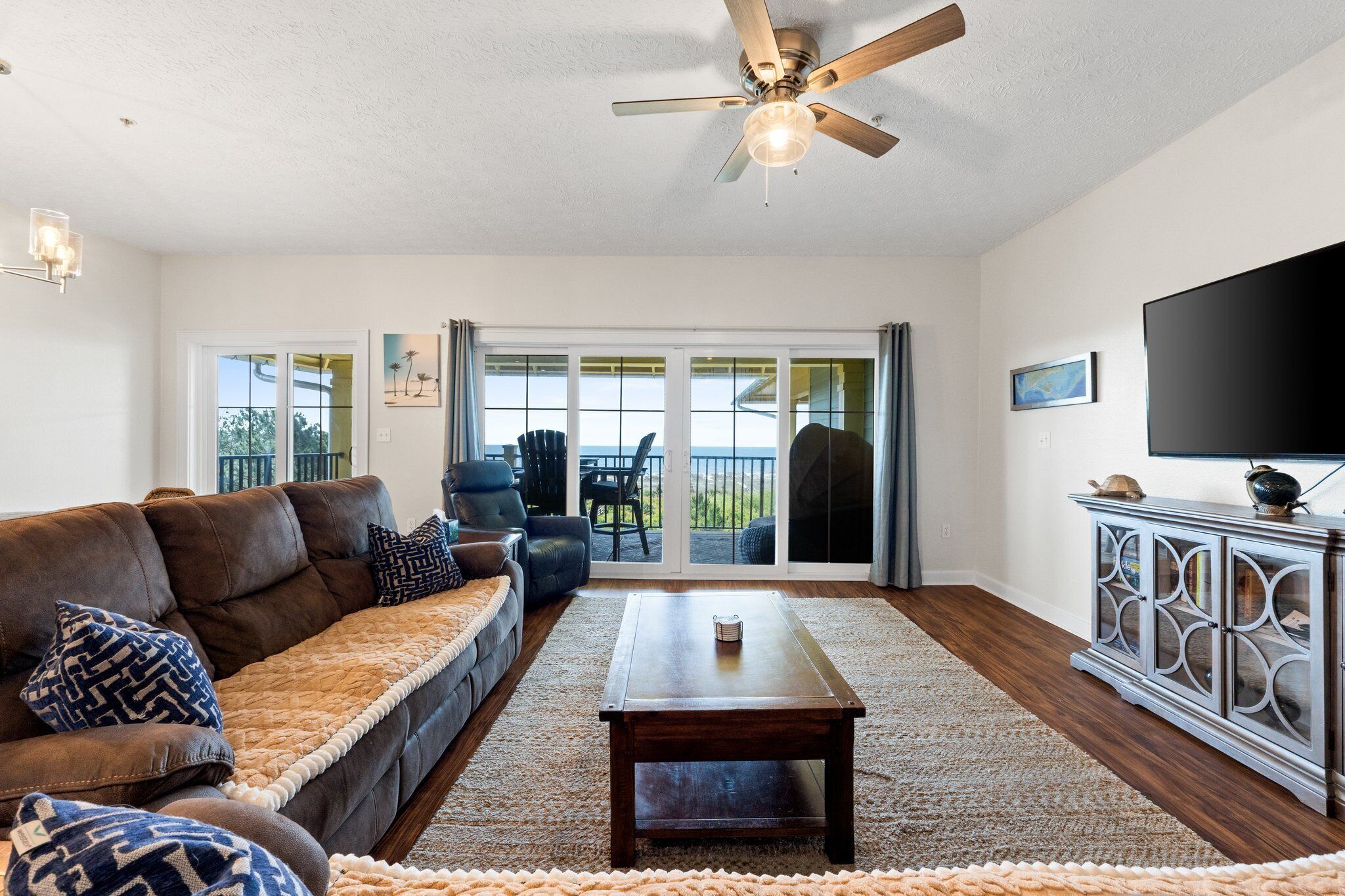 Smart TV, DVD player