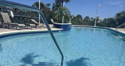 Relaxing coastal condo with tranquil views, a spacious deck, vibrant sunsets and sugar-white sands.