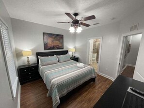 3 多间卧室、免费 WiFi、床单