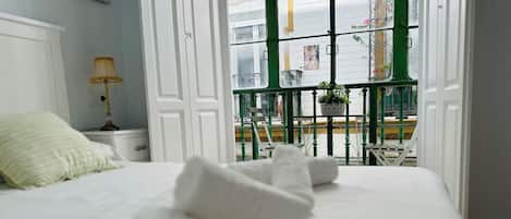 2 chambres, fer et planche à repasser, Wi-Fi, draps fournis