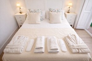 2 bedrooms, iron/ironing board, travel cot, free WiFi