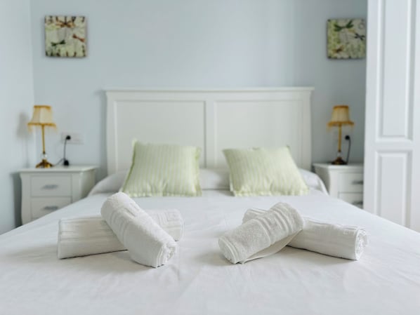 2 chambres, fer et planche à repasser, Wi-Fi, draps fournis