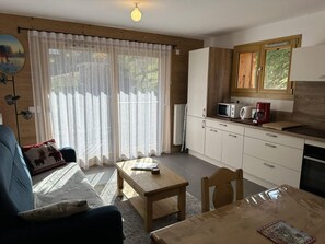 Living area - 1st floor, balcony, tv, ski locker, 48m², Combloux (Combloux)