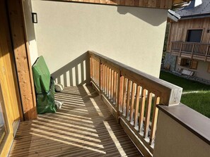 Property grounds - 1st floor, balcony, tv, ski locker, 48m², Combloux (Combloux)