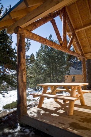 Outdoor dining - Chalet, swimming pool, terrace, fireplace or stove, 55m², Font Romeu (Font-Romeu-Odeillo-Via)