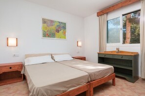 2 bedrooms, iron/ironing board