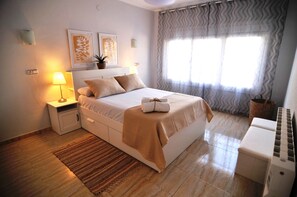 2 habitaciones, tabla de planchar con plancha y wifi gratis 