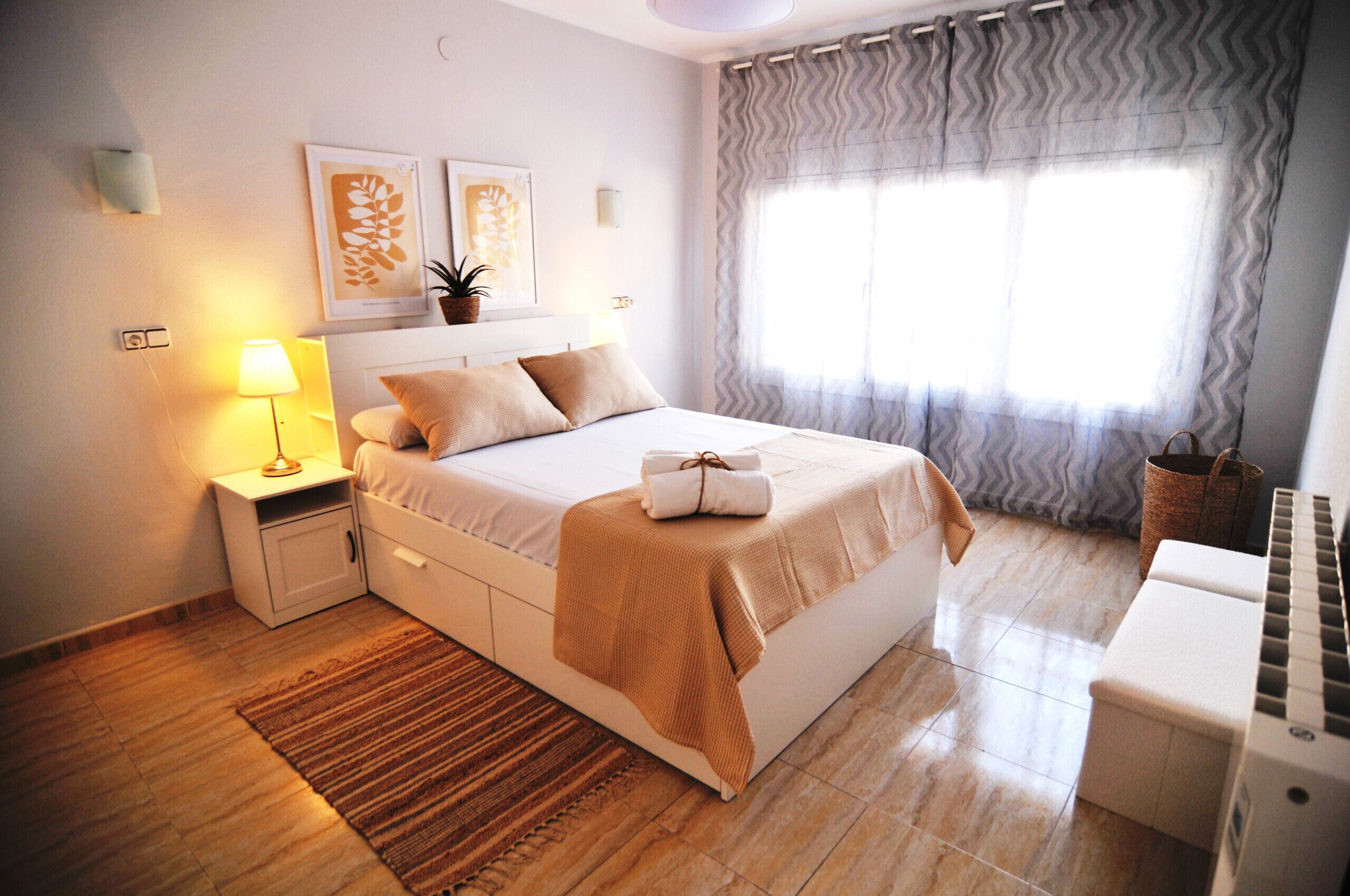 2 dormitorios, tabla de planchar con plancha, wifi gratis y ropa de cama