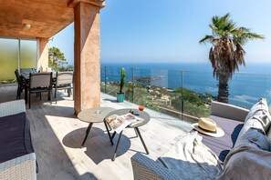 屋外ダイニングエリア