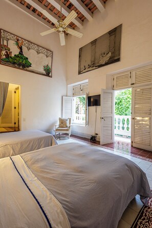 5 bedrooms, desk, travel cot, WiFi