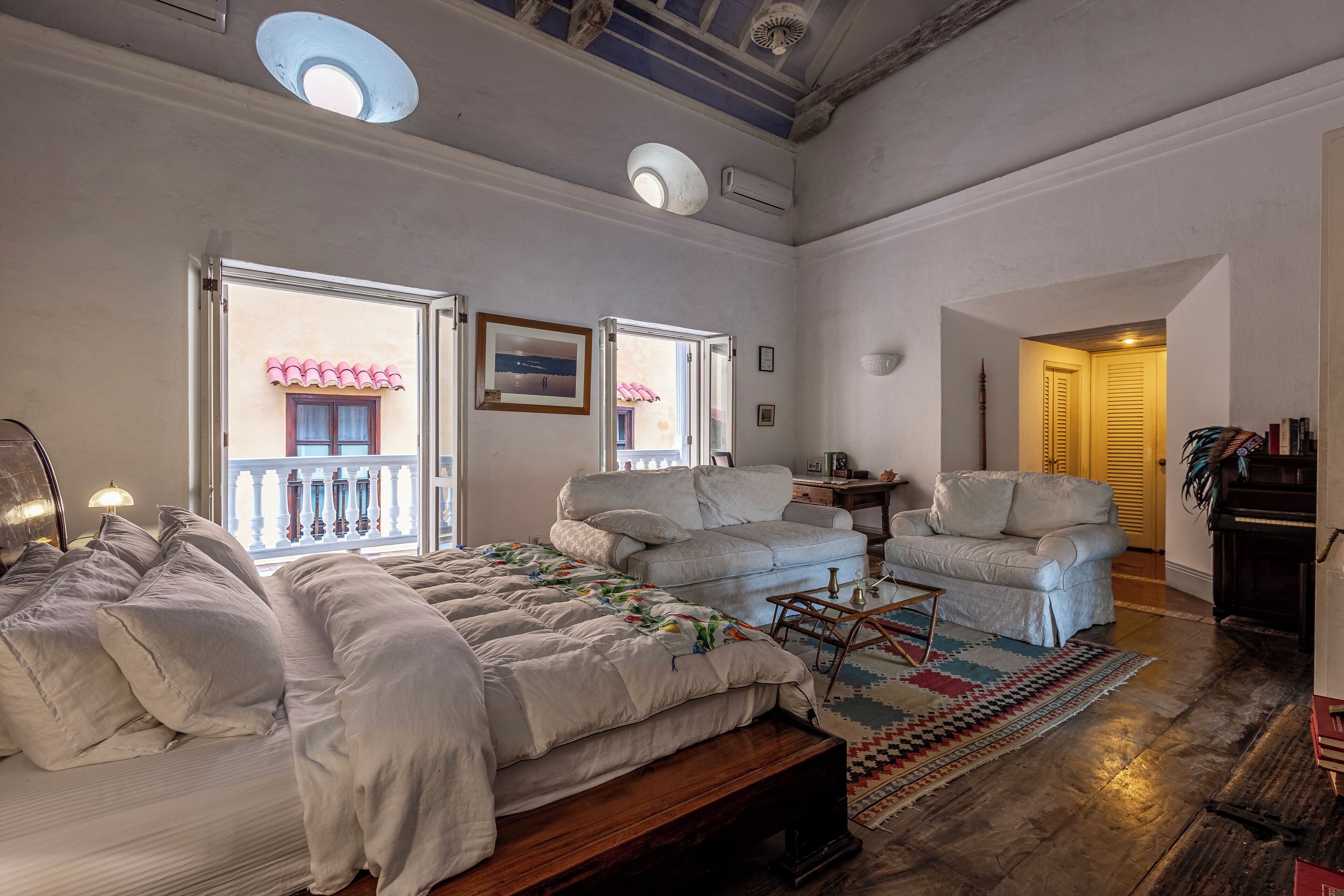 5 habitaciones, escritorio, cuna de viaje y wifi 