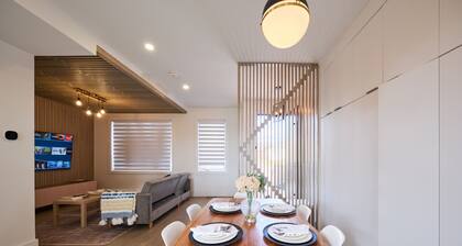 Luxury 4 Bed Oasis with Ample Space