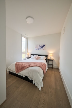4 bedrooms, iron/ironing board, WiFi, bed sheets