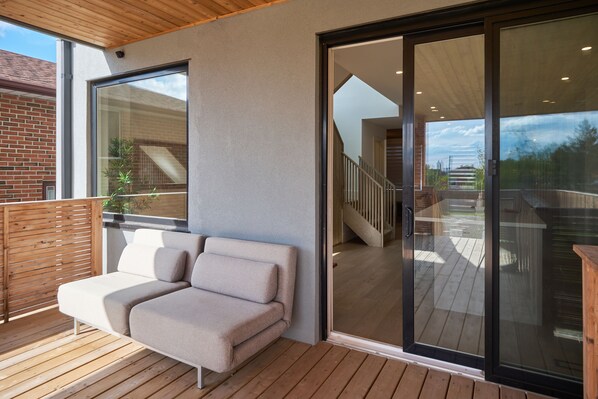 Terrace/patio - Luxury 4 Bed Oasis with Ample Space (Toronto)