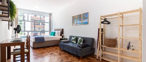 Bügeleisen/Bügelbrett, Reisekinderbett, kostenloses WLAN, Bettwäsche