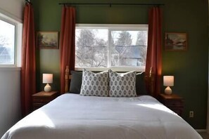 1 bedroom, iron/ironing board, WiFi, bed sheets - Wildflower Suites South (Garfield)