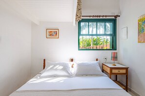 2 bedrooms, internet, bed sheets - Casa com piscina a 100 m de Camburizinho (São Sebastião)