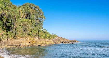 Casa com piscina a 100 m de Camburizinho
