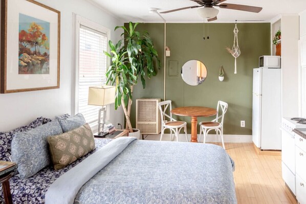 1 bedroom, iron/ironing board, WiFi, bed sheets