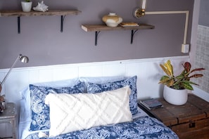 4 bedrooms, desk, iron/ironing board, WiFi
