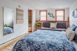 4 bedrooms, desk, iron/ironing board, WiFi