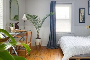 4 bedrooms, desk, iron/ironing board, WiFi - Bohemian Compound | Hot Tub | Restaurants + Shops (Winooski)