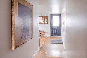 Interior - Downtown Lakefront Hideaway (Burlington)