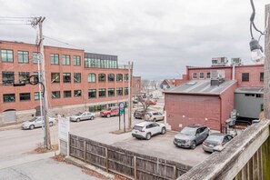 Property grounds - Downtown Lakefront Hideaway (Burlington)